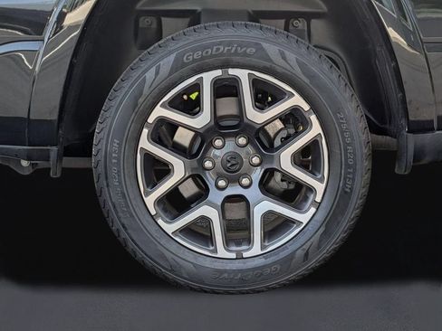 Used 2025 RAM 1500 Laramie AWD/4WD image 12