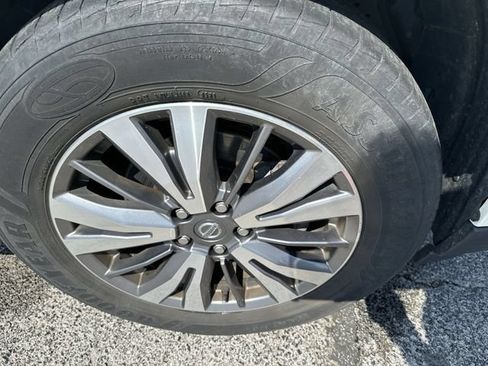 Used 2019 Nissan Pathfinder SL AWD/4WD image 20
