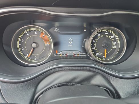 Used 2019 Jeep Cherokee Trailhawk AWD/4WD image 17