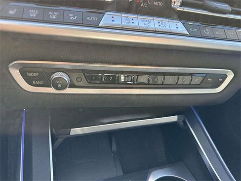 Used 2022 BMW X7 xDrive40i w/ Parking Assistance Package image 24