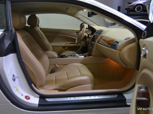 Used 2011 Jaguar XK Coupe RWD image 11