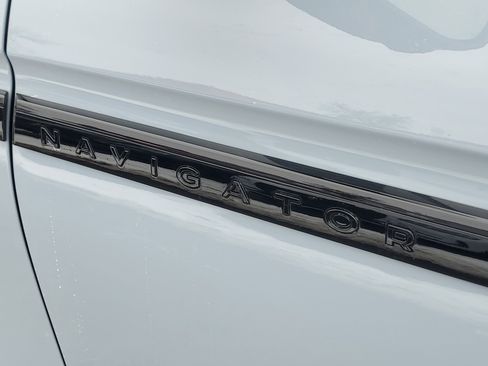 New 2026 Lincoln Navigator L Reserve w/ Jet Appearance Package image 7