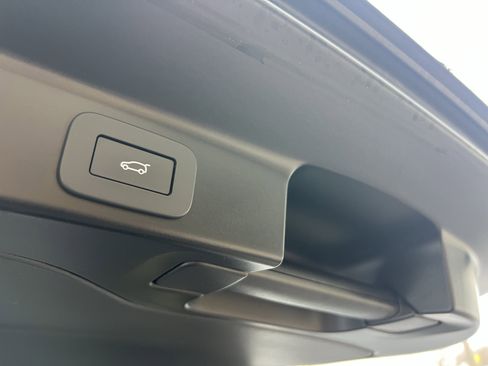 Certified 2023 Jaguar F-PACE R-Dynamic S image 39