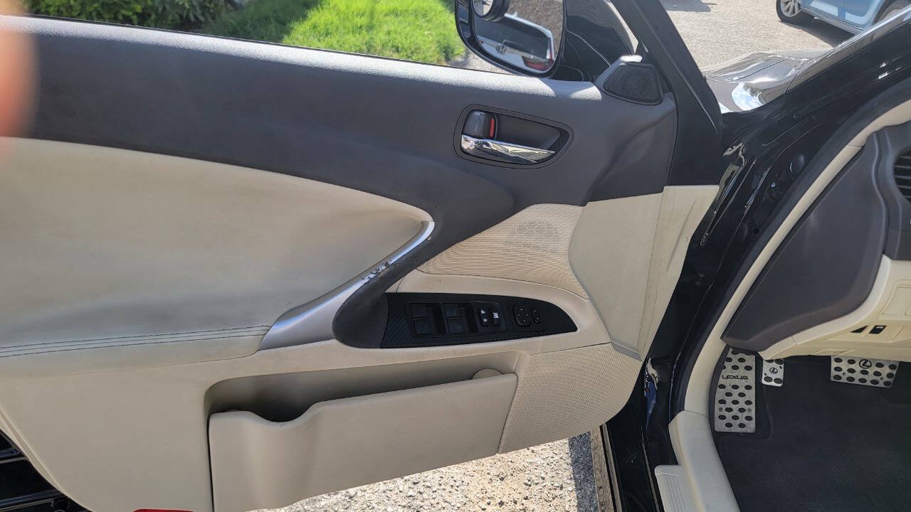 Used 2010 Lexus IS 250 w/ Preferred Accessory Package RWD image 15