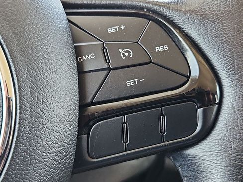 Certified 2017 Jeep Renegade Altitude FWD image 26