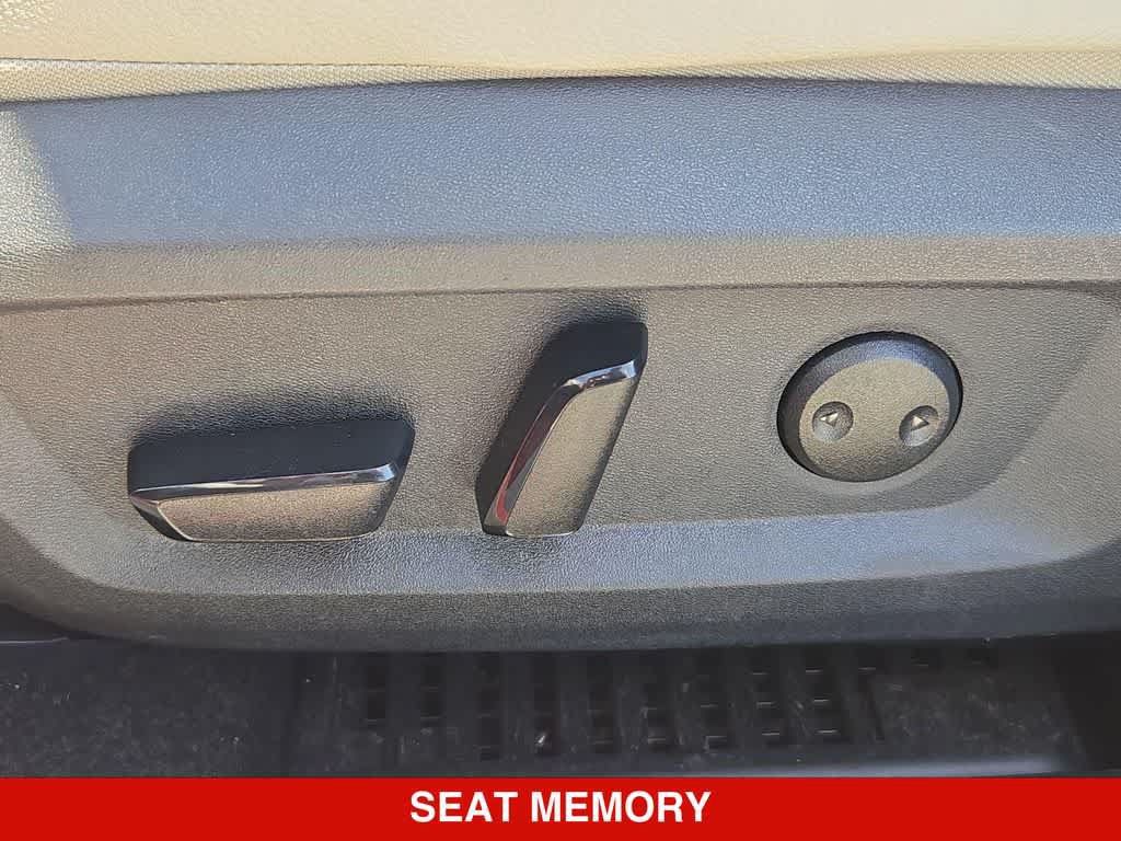 Used 2025 Nissan Rogue SL w/ SL Premium Package FWD image 16