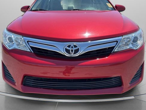 Used 2012 Toyota Camry LE image 4