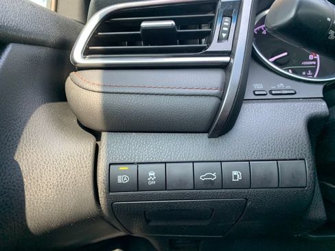 Used 2018 Toyota Camry LE w/ Convenience Package FWD image 19