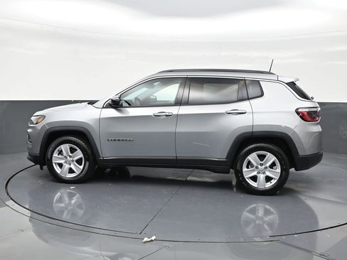 Used 2022 Jeep Compass Latitude FWD image 2