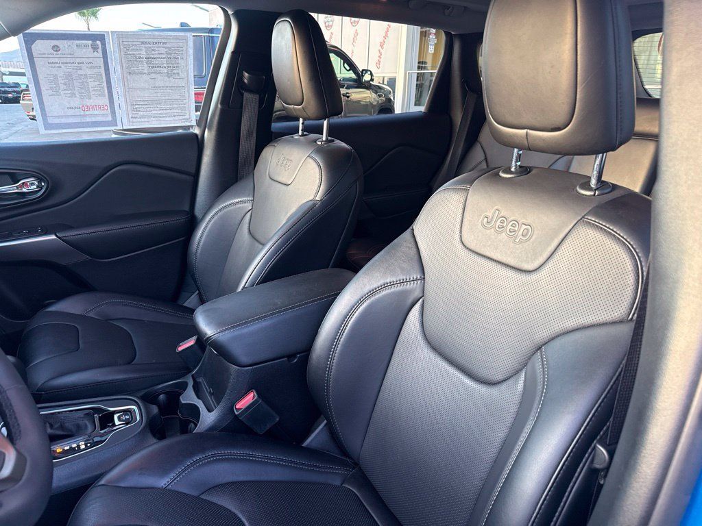 Certified 2022 Jeep Cherokee Limited w/ Elite Package AWD/4WD image 16