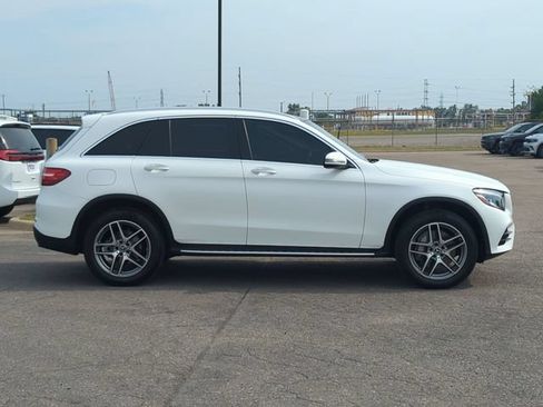 Used 2019 Mercedes-Benz GLC 300 4MATIC image 2