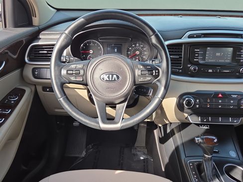 Used 2016 Kia Sorento FWD w/ LX Convenience Package image 12