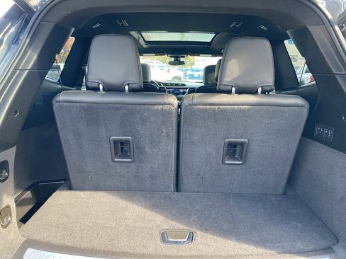 Used 2025 Cadillac XT6 Premium Luxury image 16