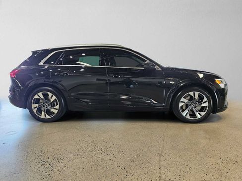Used 2023 Audi e-tron Premium Plus w/ Premium Plus Package AWD/4WD image 2