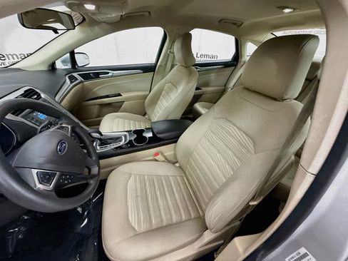 Used 2016 Ford Fusion SE FWD image 19
