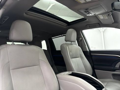 Used 2015 Toyota Highlander Limited FWD image 33
