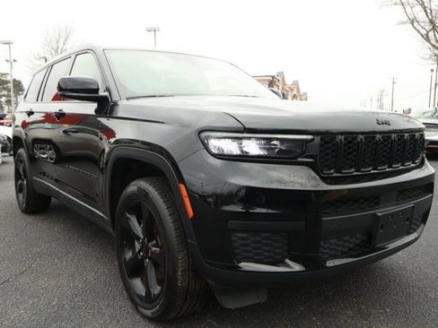 Used 2023 Jeep Grand Cherokee L Altitude image 3