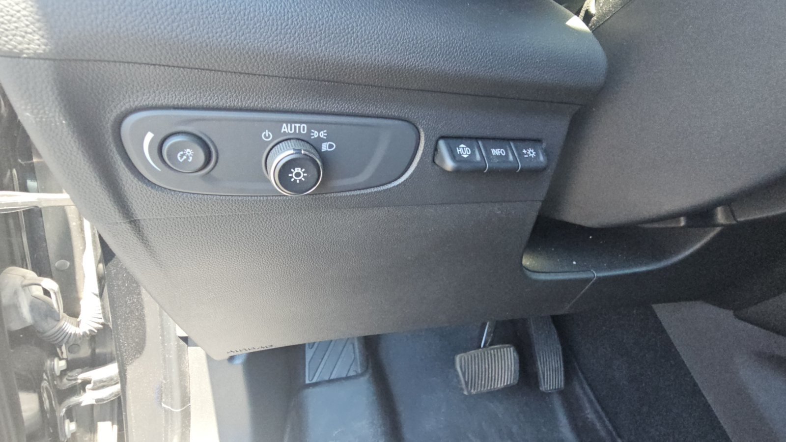 Used 2023 Buick Envision Avenir AWD/4WD image 22