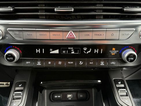 Certified 2022 Kia Telluride SX w/ SX Prestige Package image 17