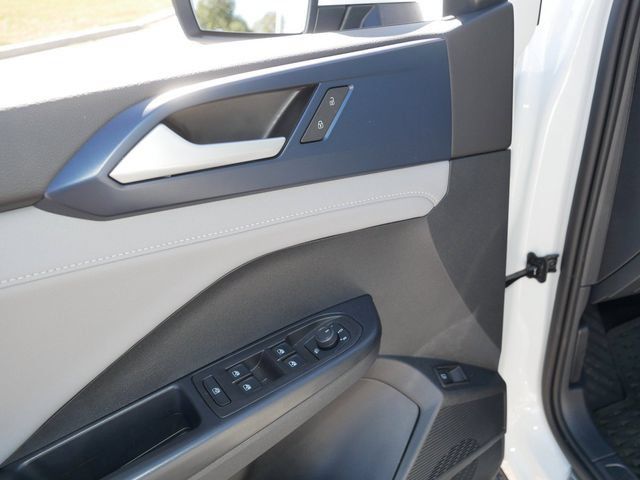 Certified 2024 Volkswagen Taos SE AWD/4WD image 16