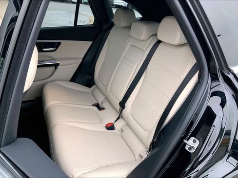 Used 2024 Mercedes-Benz GLC 300 4MATIC image 21