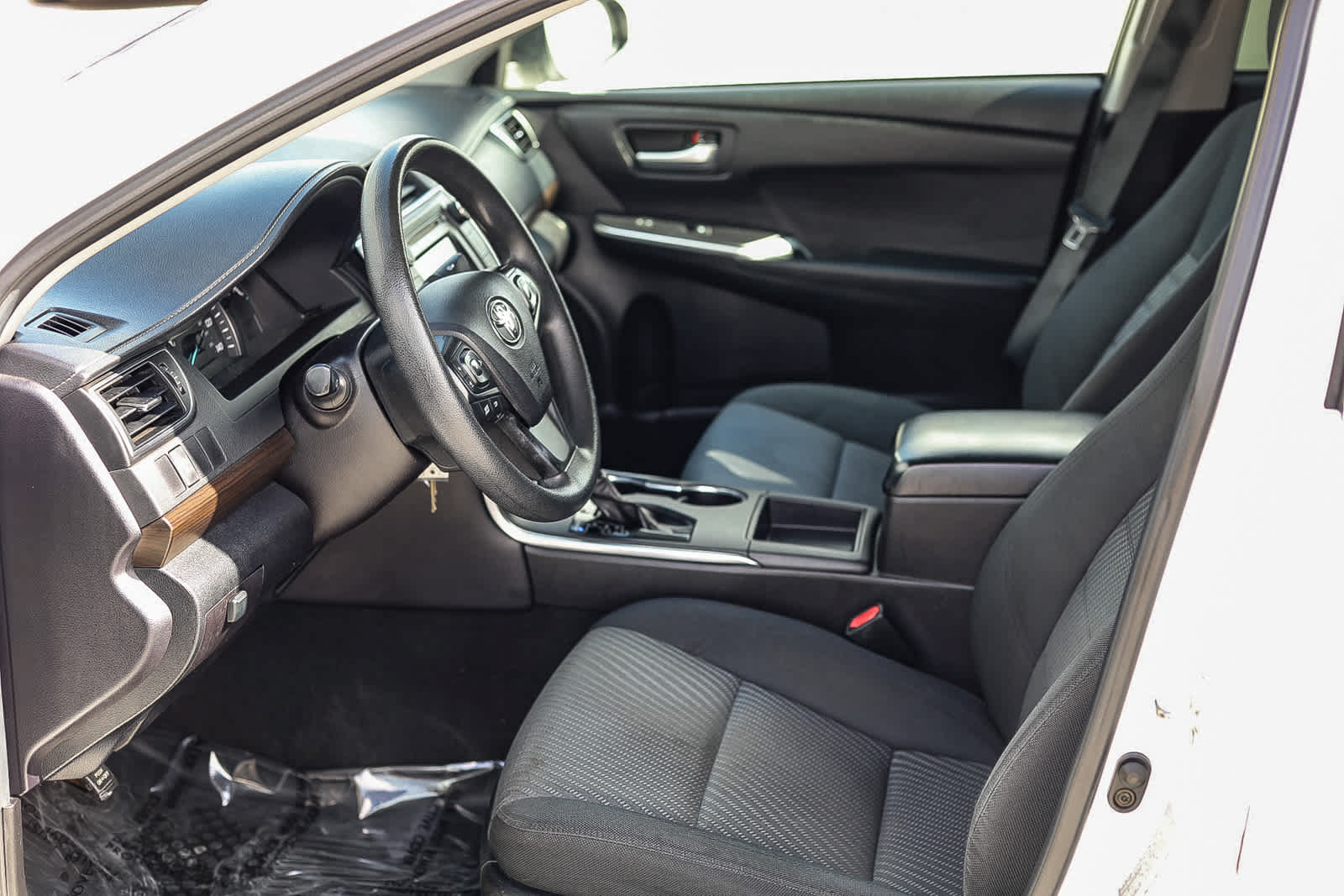 Used 2015 Toyota Camry LE FWD image 17