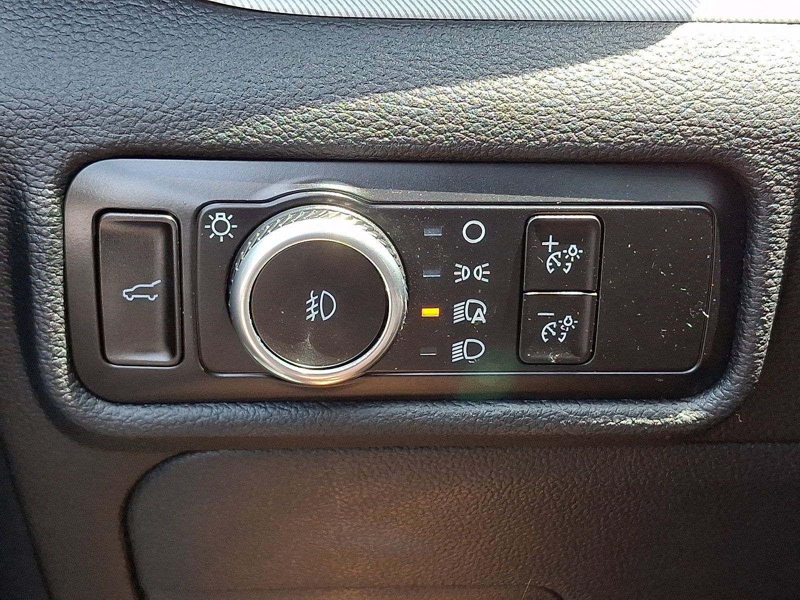 Used 2023 Ford Explorer XLT w/ Equipment Group 202A AWD/4WD image 25