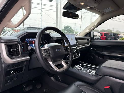 Used 2023 Ford Expedition XLT AWD/4WD image 36