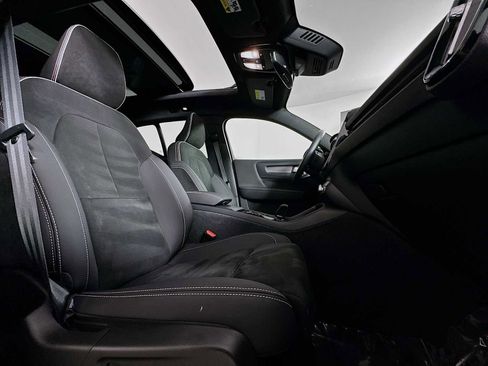 Certified 2023 Volvo XC40 B5 Plus w/ Climate Package image 27