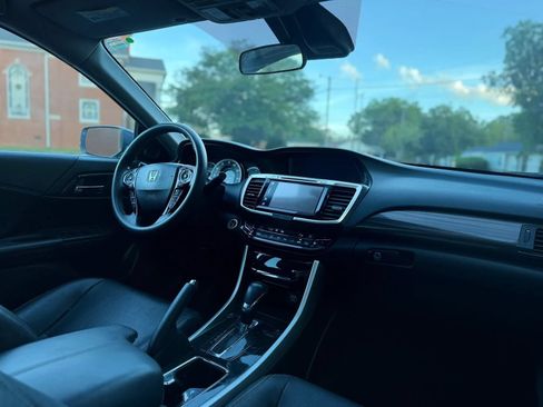 Used 2017 Honda Accord EX image 12