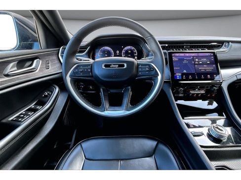 Certified 2024 Jeep Grand Cherokee Limited AWD/4WD image 8