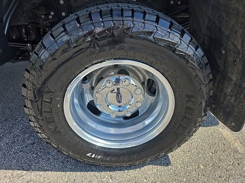 Used 2024 Ford F350 Platinum w/ FX4 Off-Road Package AWD/4WD image 9