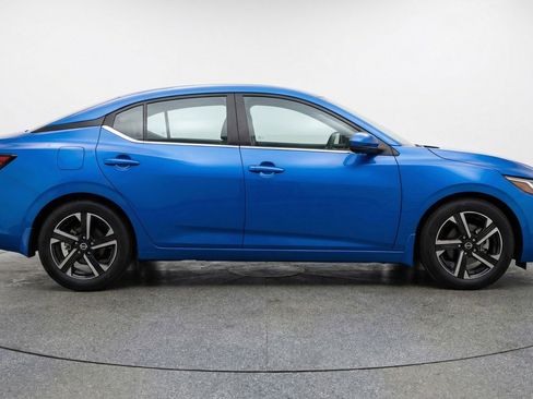Used 2025 Nissan Sentra SV FWD image 9
