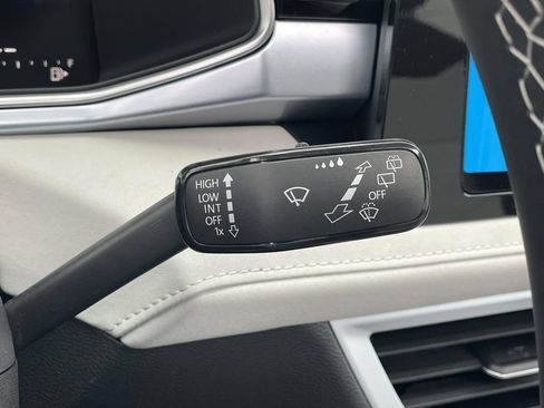 New 2026 Volkswagen Taos SE FWD image 24