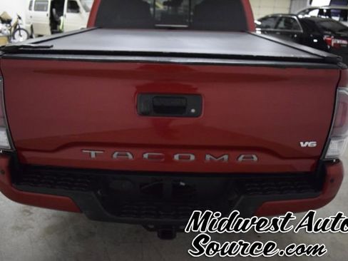 Used 2021 Toyota Tacoma TRD Off-Road w/ Technology Package image 3