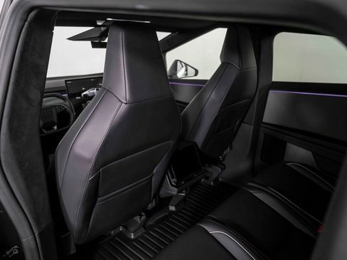 Used 2024 Tesla Cybertruck AWD Crew Cab image 16