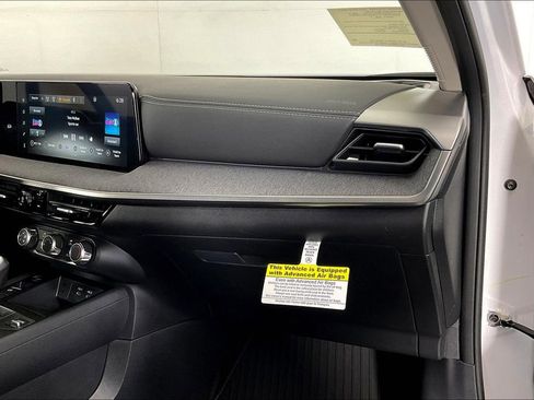 Used 2025 Nissan Kicks SV image 21