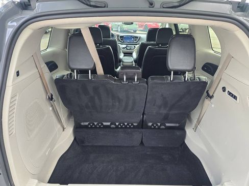 Used 2022 Chrysler Pacifica Limited FWD image 31