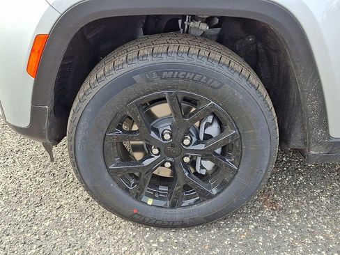 New 2026 Jeep Grand Cherokee Altitude AWD/4WD image 19