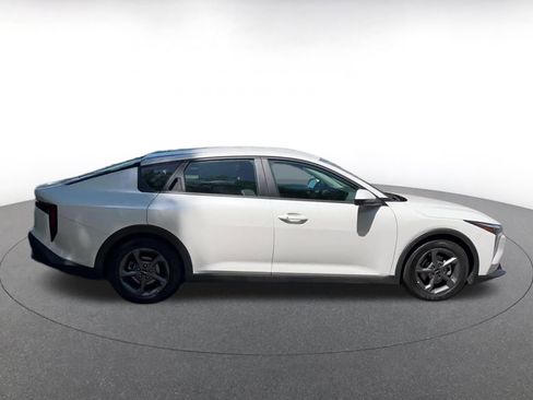 Used 2025 Kia K4 LXS image 16