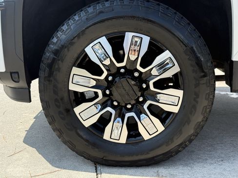Used 2024 GMC Sierra 2500 Denali w/ Denali Reserve Package AWD/4WD image 12