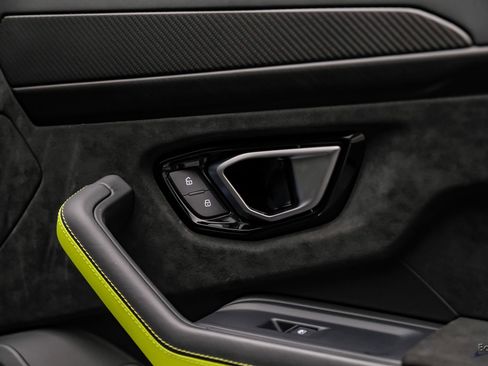 Used 2022 Lamborghini Urus AWD/4WD image 99
