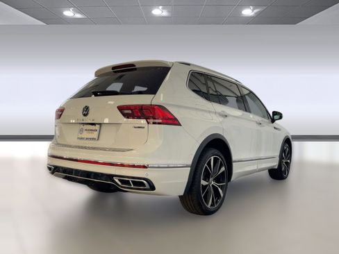 Used 2024 Volkswagen Tiguan SEL R-Line image 9