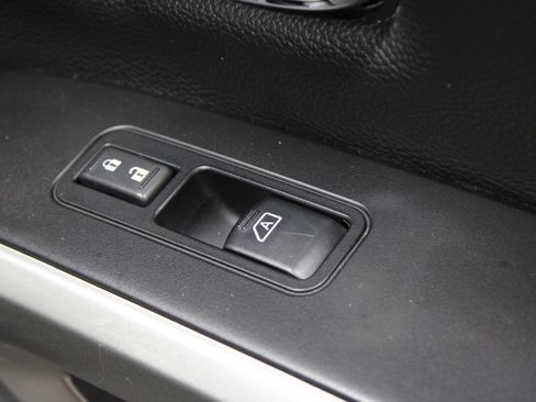 Used 2018 Nissan Titan SL RWD image 27
