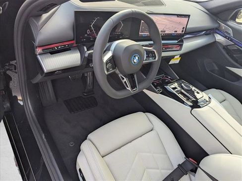 New 2026 BMW i5 eDrive40 w/ M Sport Package image 3
