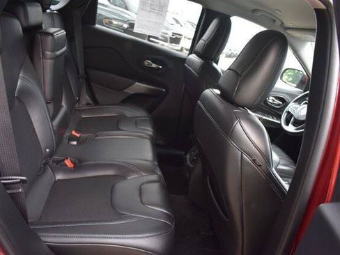 Used 2019 Jeep Cherokee Latitude Plus AWD/4WD image 17