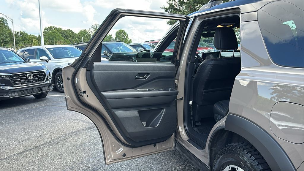 Used 2024 Nissan Pathfinder Rock Creek AWD/4WD image 27