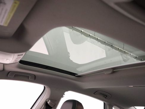 Used 2023 Volkswagen Jetta SE w/ Panoramic Sunroof Package FWD image 16
