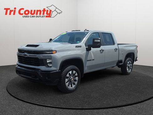 Used 2024 Chevrolet Silverado 2500 Custom w/ Custom Value Package AWD/4WD image 3