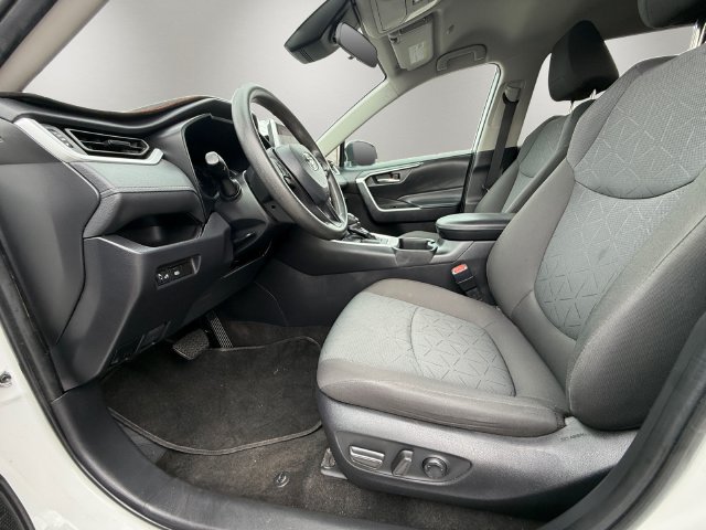 Used 2024 Toyota RAV4 XLE FWD image 9